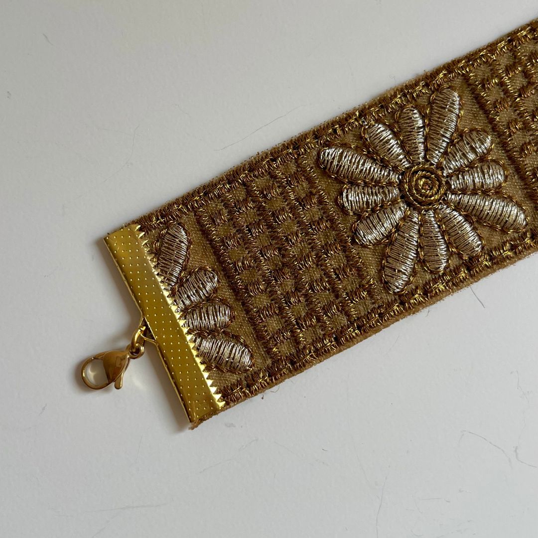 Choker flor bordado