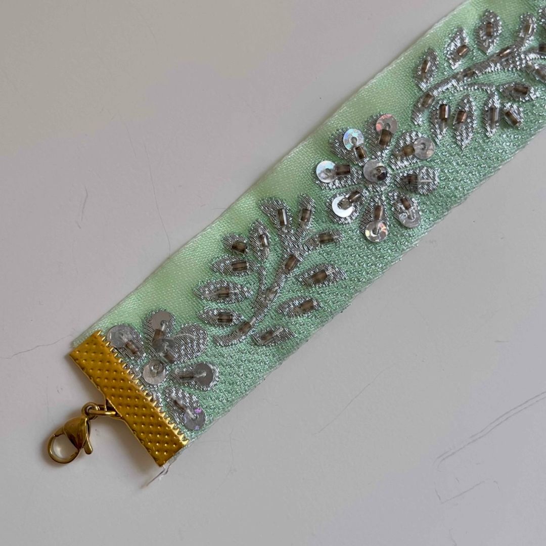 Choker flores brillantes
