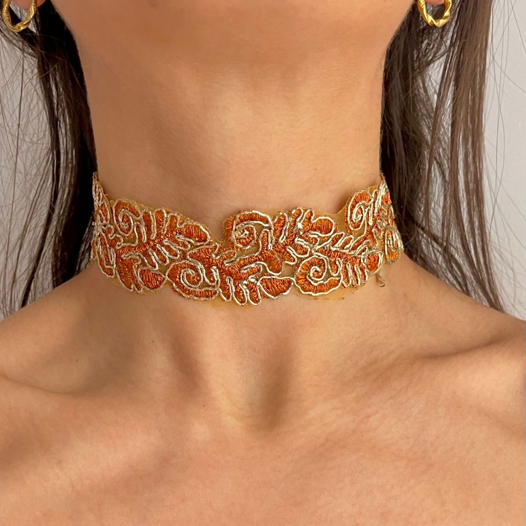 Choker naranja ramilletes dorados