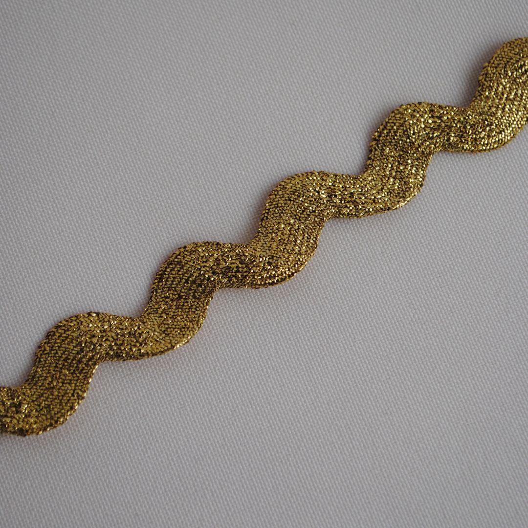 Choker ondulado dorado