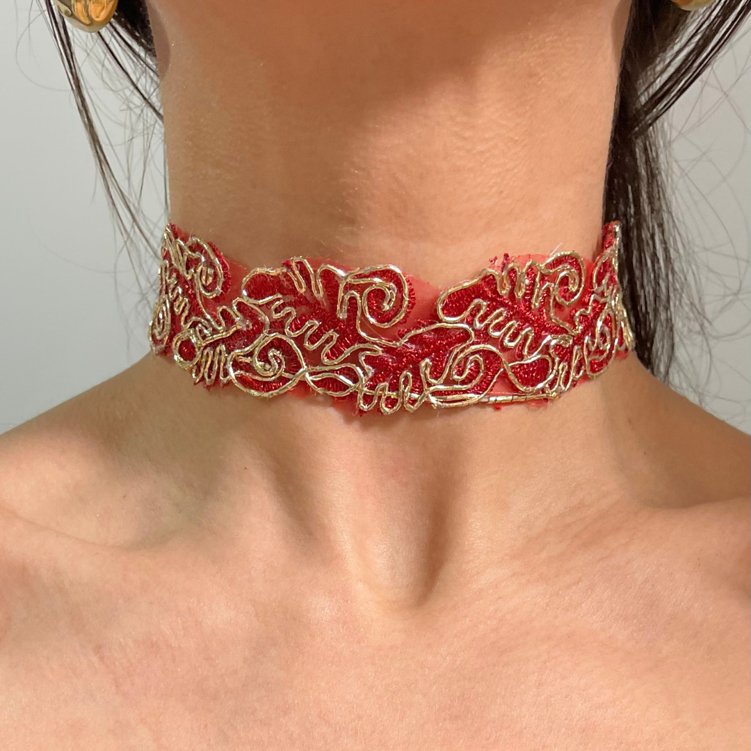 Choker rojo ramilletes dorados