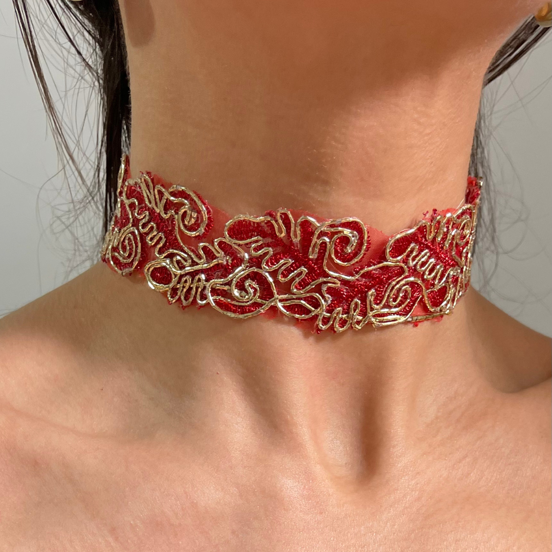 Choker rojo ramilletes dorados