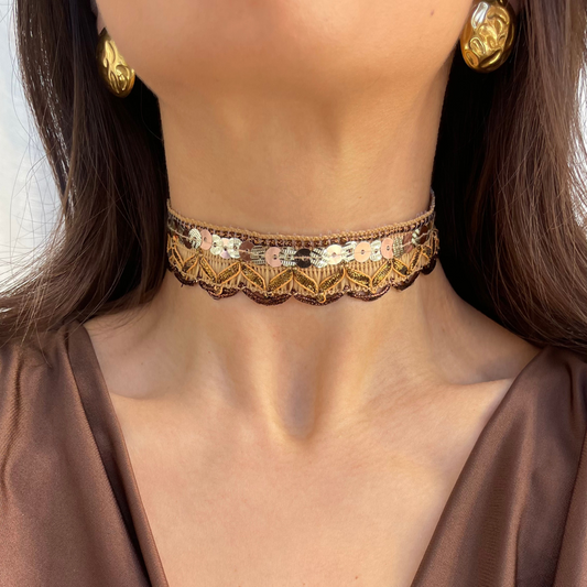 Choker detalles dorados con lentejuelas