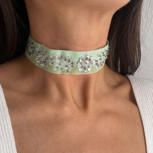 Choker flores brillantes
